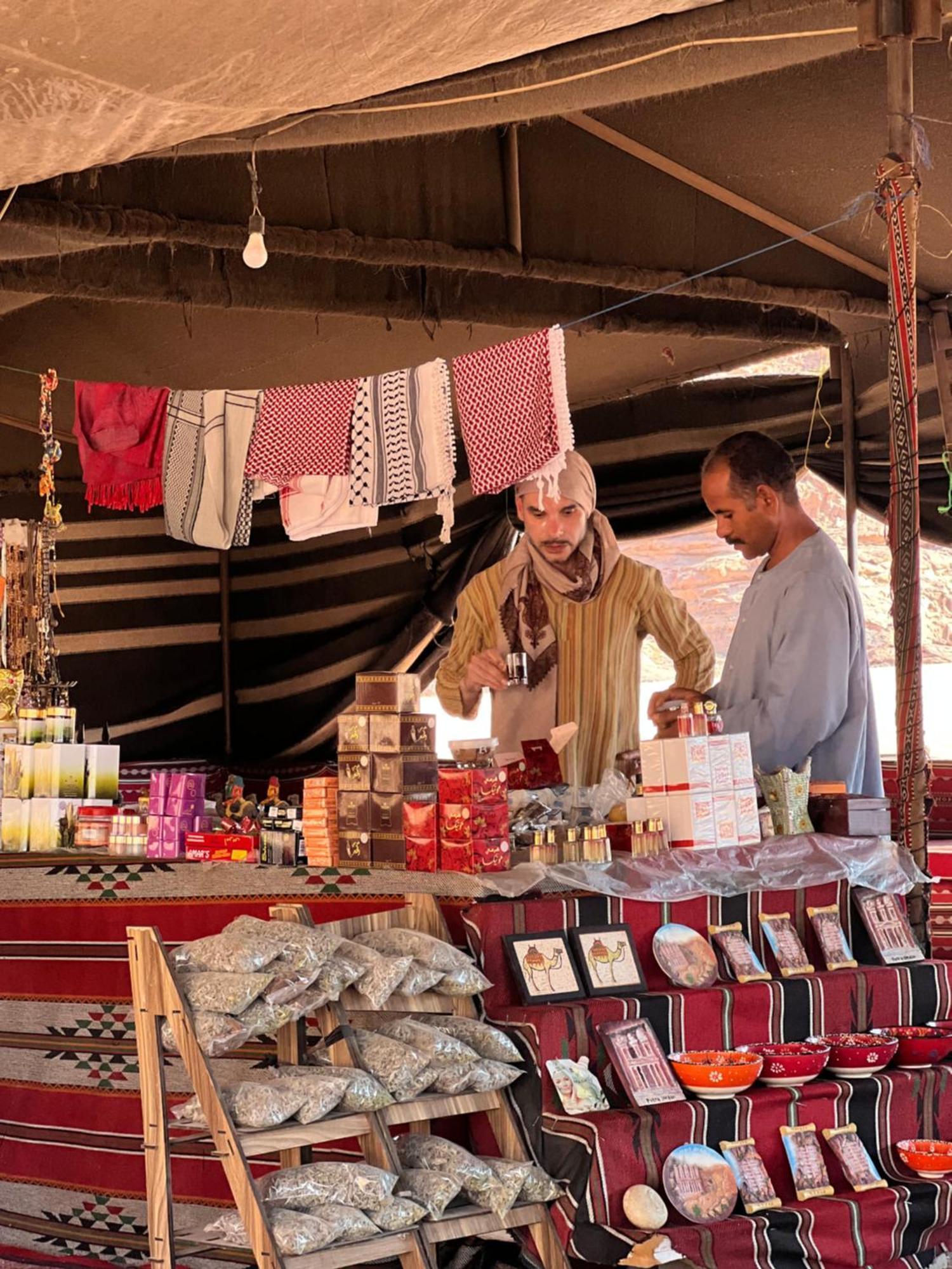 Rum Royal Flower Luxury Camp Wadi Rum Exterior photo
